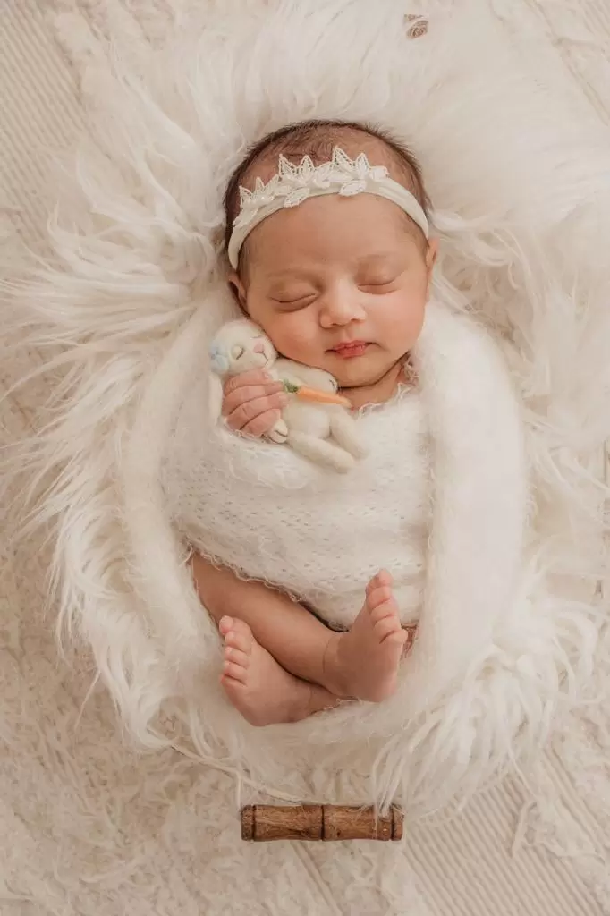 Recém-nascido em ensaio newborn delicado